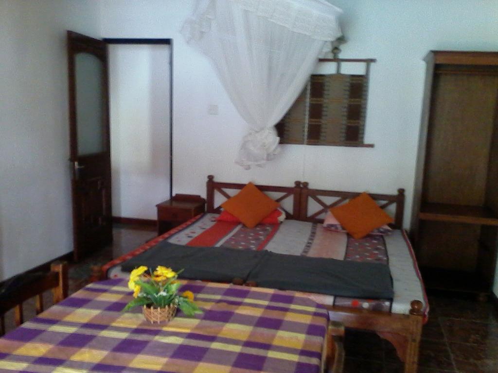 Hatton Summer House Room photo